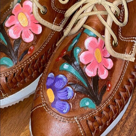 Agave Girl NWOT Handmade Floral Leather Shoes Hand Painted Womens Size 6 - Picture 2 of 7